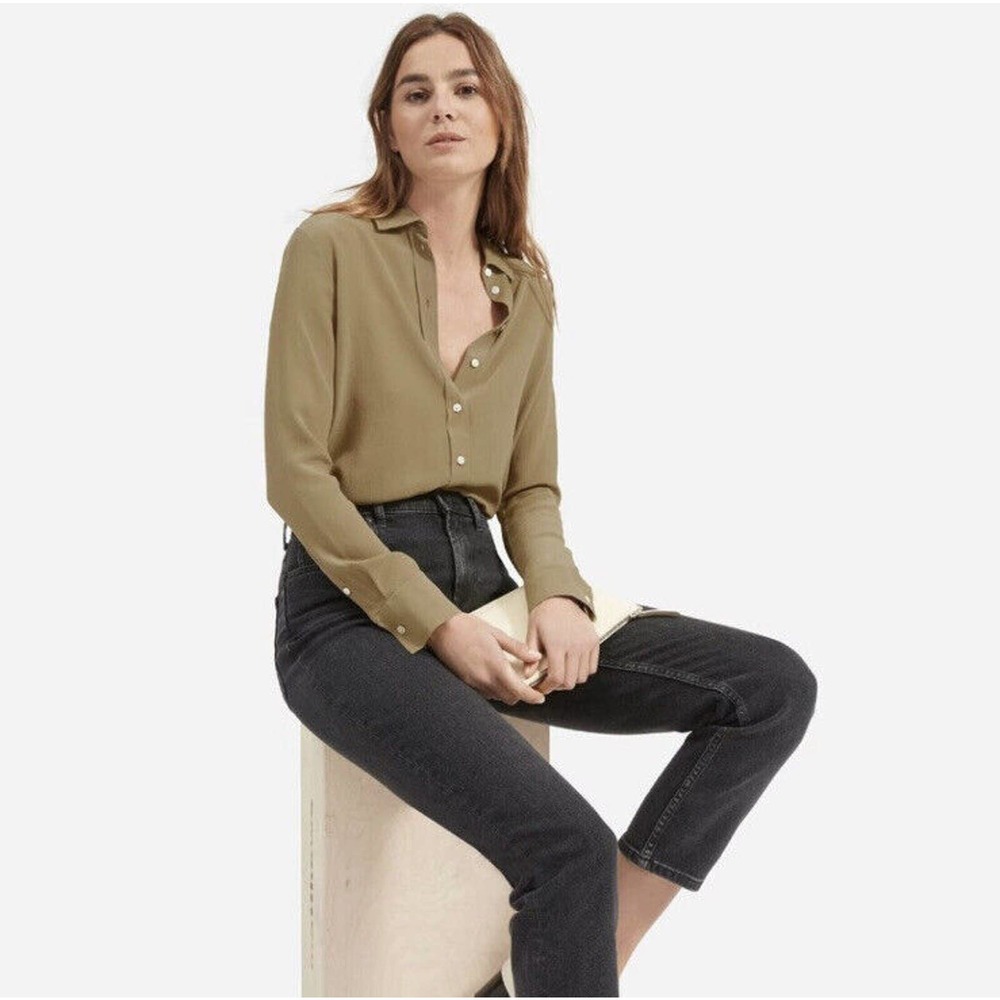 Everlane Women’s Size 6 Button Up Shirt 100% Silk Olive Green Career Office M15